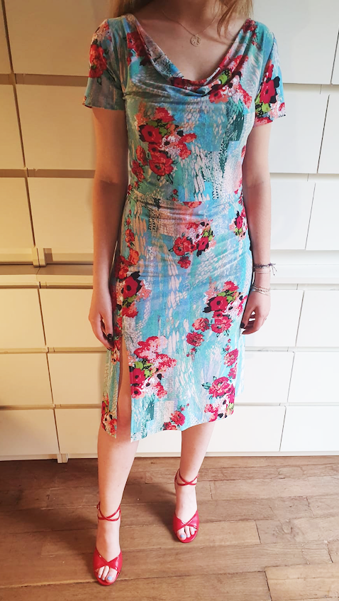 Collection Eugénie Saskine robe à manches Joana bleue avec motifs