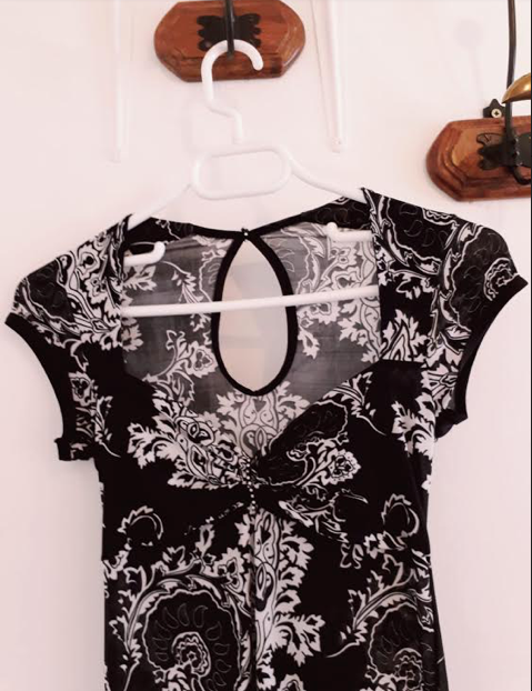 TI robe Yolanda manches courtes noires à fleurs PAS DE COMMANDE POUR CE PRODUIT